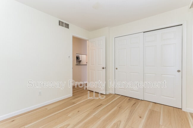 Building Photo - 1005 Woodhollow Dr