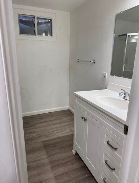 Building Photo - 655 Balsam St