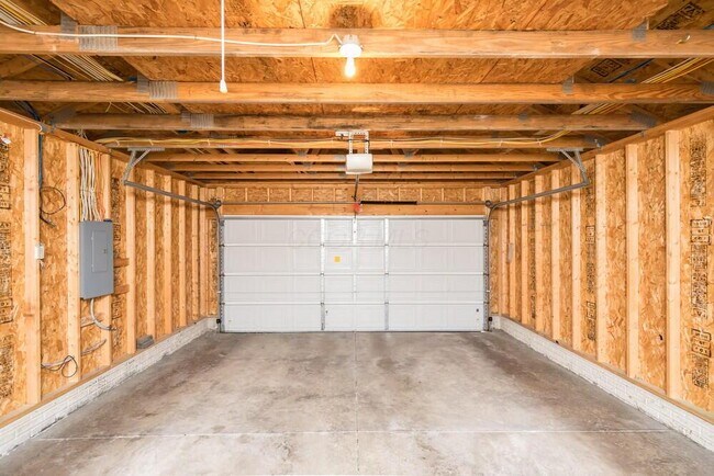 Building Photo - 5975 Pennington Creek Dr