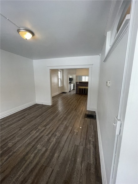 Building Photo - 136 S Spring Ave