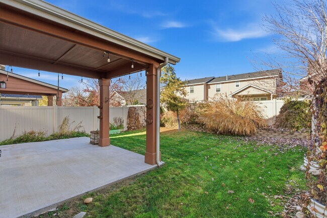 Building Photo - 9138 W Tillamook Dr