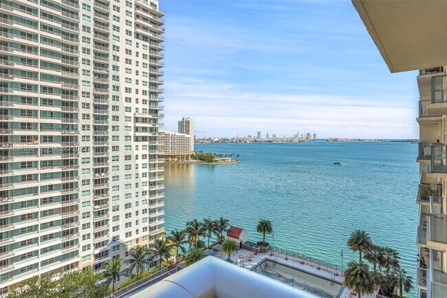 Building Photo - 1155 Brickell Bay Dr