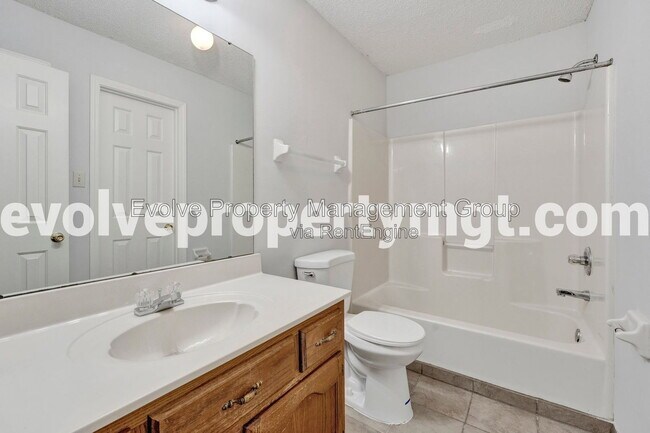 Building Photo - 3823 Twin Valley Cove