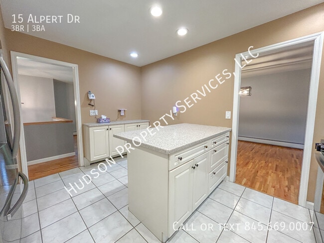 Building Photo - 15 Alpert Dr