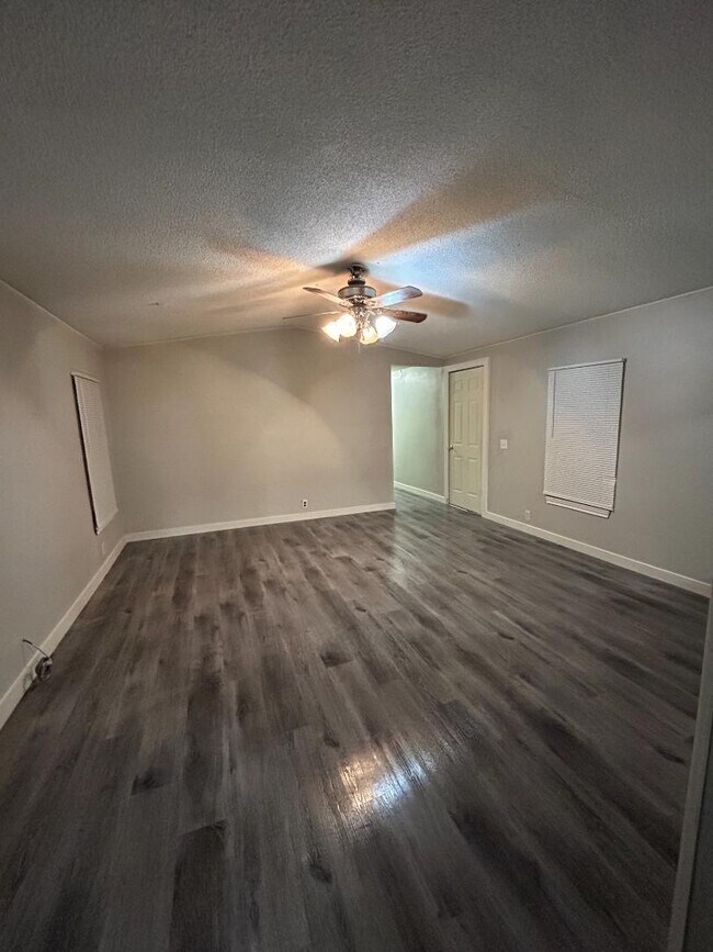 Building Photo - 188 AN Cir