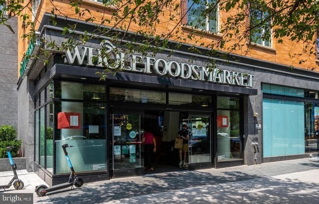 Building Photo - 955 26th St NW