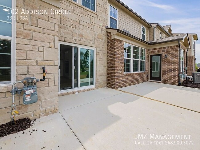 Building Photo - 102 Addison Cir