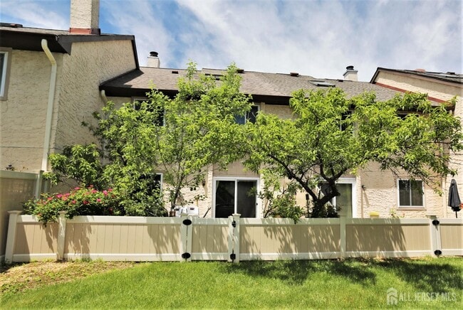 Building Photo - 94 Tennyson Dr