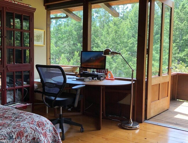 Building Photo - 625 Lovell Ave