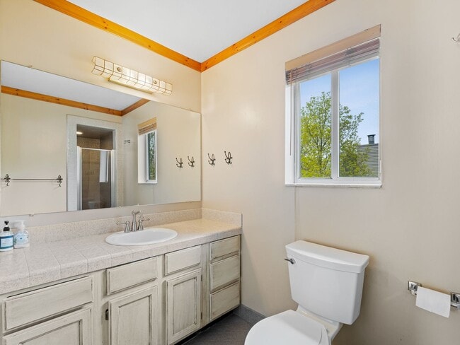 Building Photo - Spacious 5-Bedroom Home for Rent in Sandy, UT