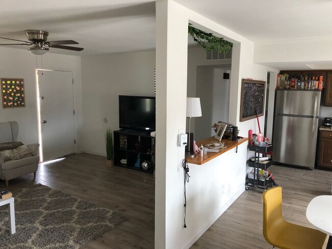 Building Photo - Spacious 4-Bedroom Home Steps from ASU