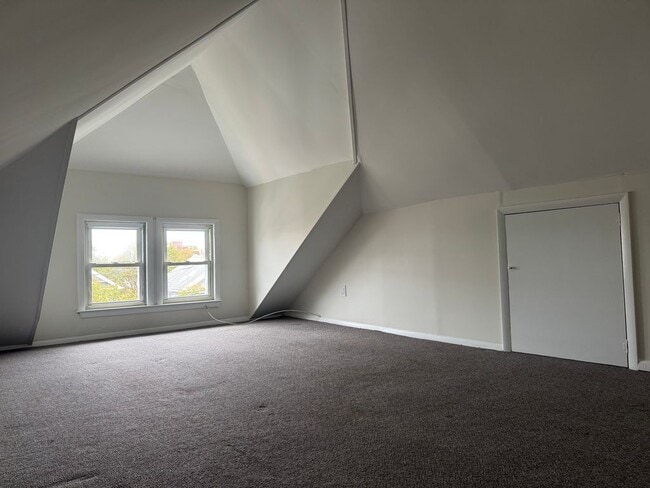 Building Photo - 165 Grant Ave