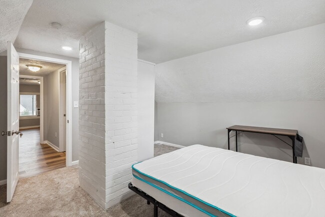 Building Photo - 10908 Churchill Ave