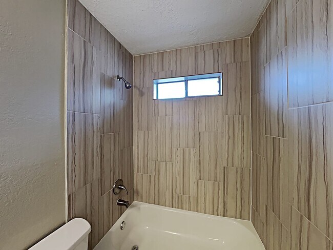 Building Photo - 8618 Fairfax Ave