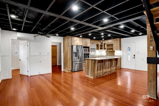 Building Photo - 18870 Highland Dr