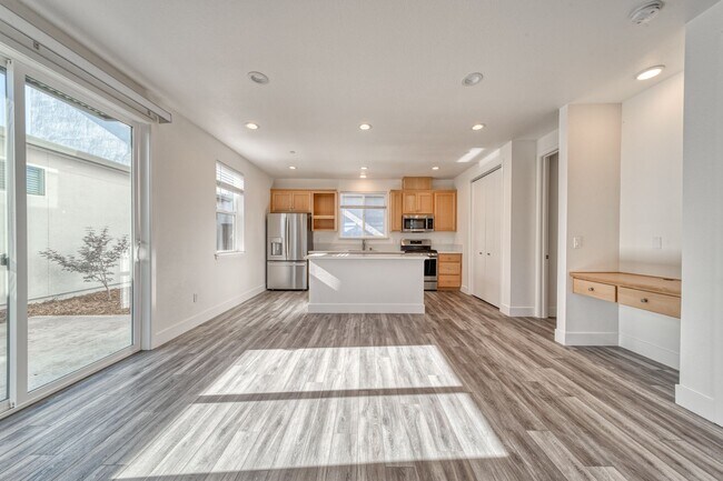 Building Photo - 2221 Tapia Wy