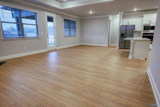 Building Photo - 102 Clift Crk Dr