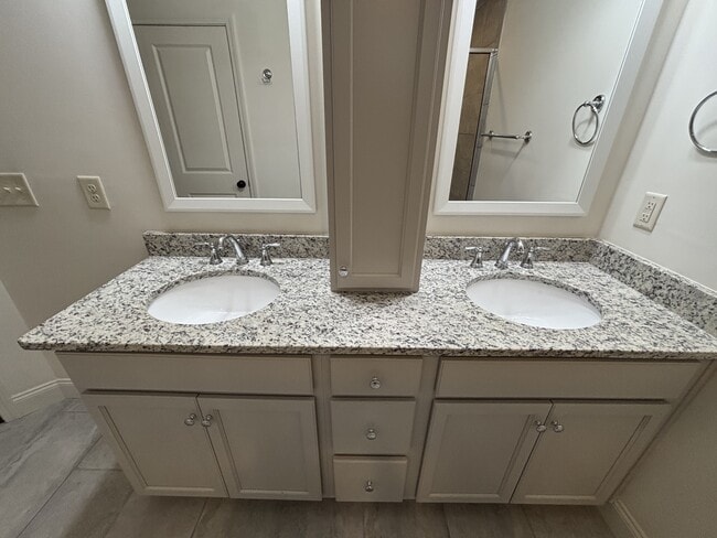 Building Photo - 4147 Lennox Wy