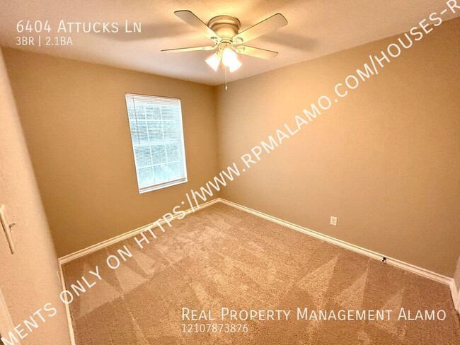 Building Photo - AVAILABLE NOW! 2-Story 3 Bedroom / 2.5 Bat...