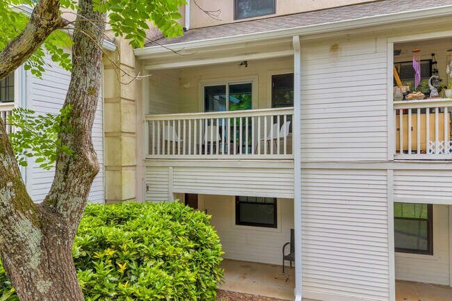 Building Photo - 290 Appleby Dr
