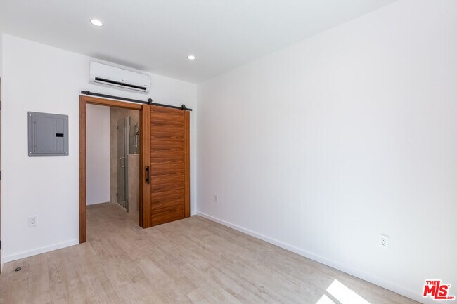 Building Photo - 8012 Zeus Dr