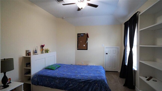 Building Photo - 10506 Hartfield Bluff Ln