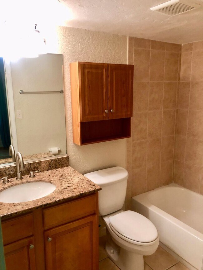 Building Photo - 936 La Costa Cir