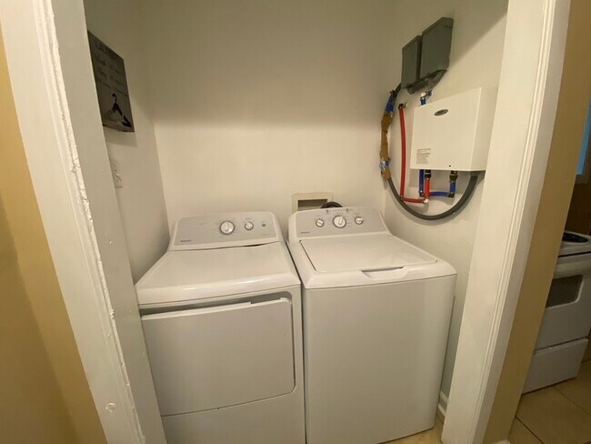 Building Photo - 2325 Ursulines Ave