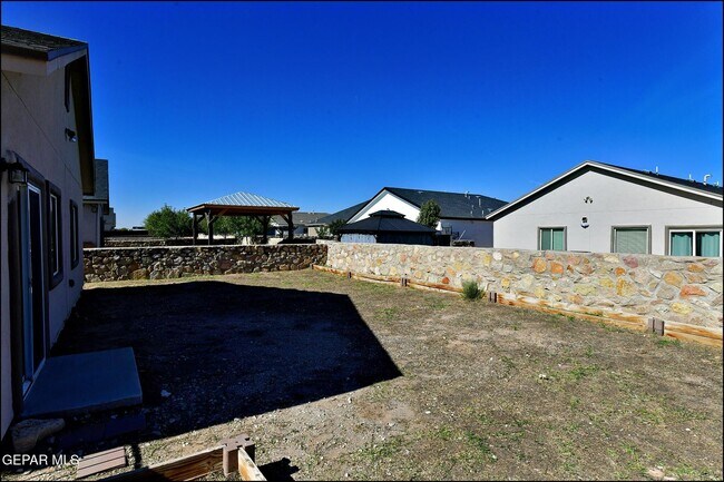 Building Photo - 14945 Tierra Escape Ave