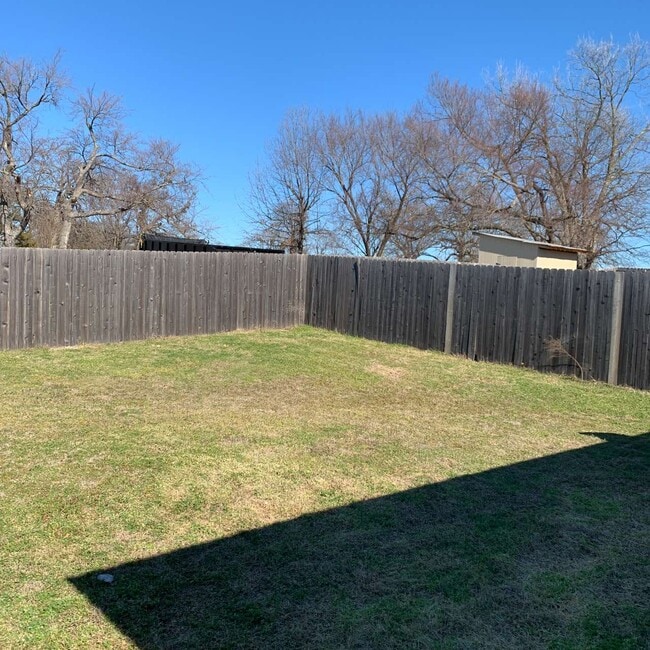 Building Photo - 409 Maple Row