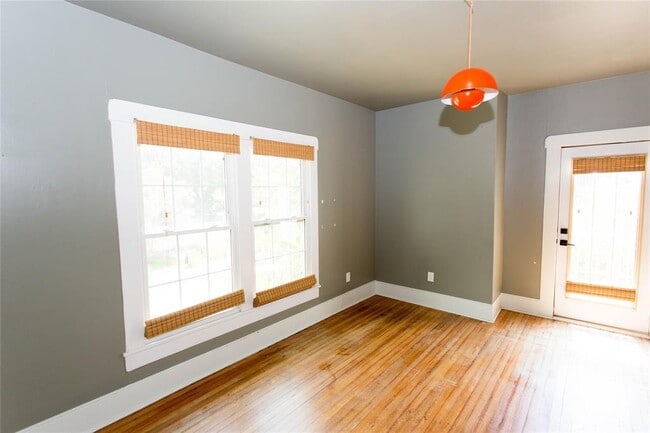 Building Photo - 201 W 33rd St