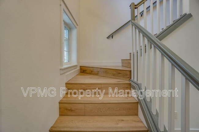Building Photo - 423 NW 153rd St