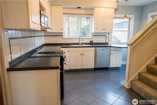 Building Photo - 2bd/2.5ba Seattle House