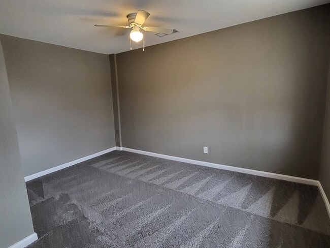 Building Photo - 9605 Grady Ln