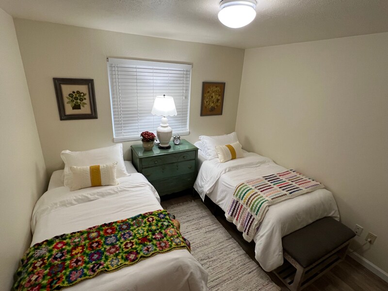 Building Photo - 376 Catron St N