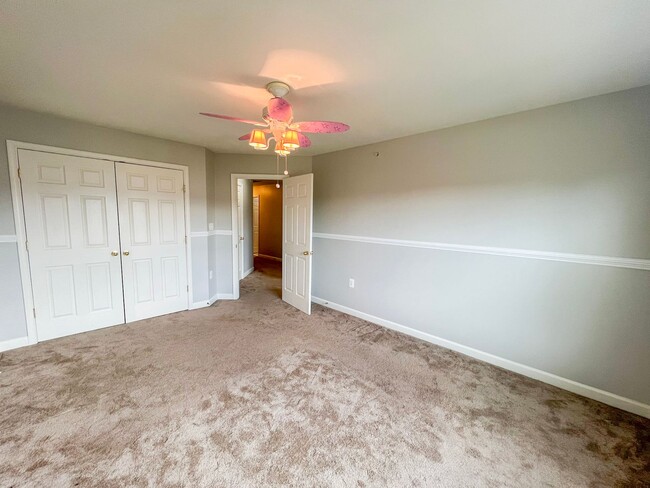 Building Photo - Lavish 3 Bed 2.5 Bath Brick Townhome In Ce...