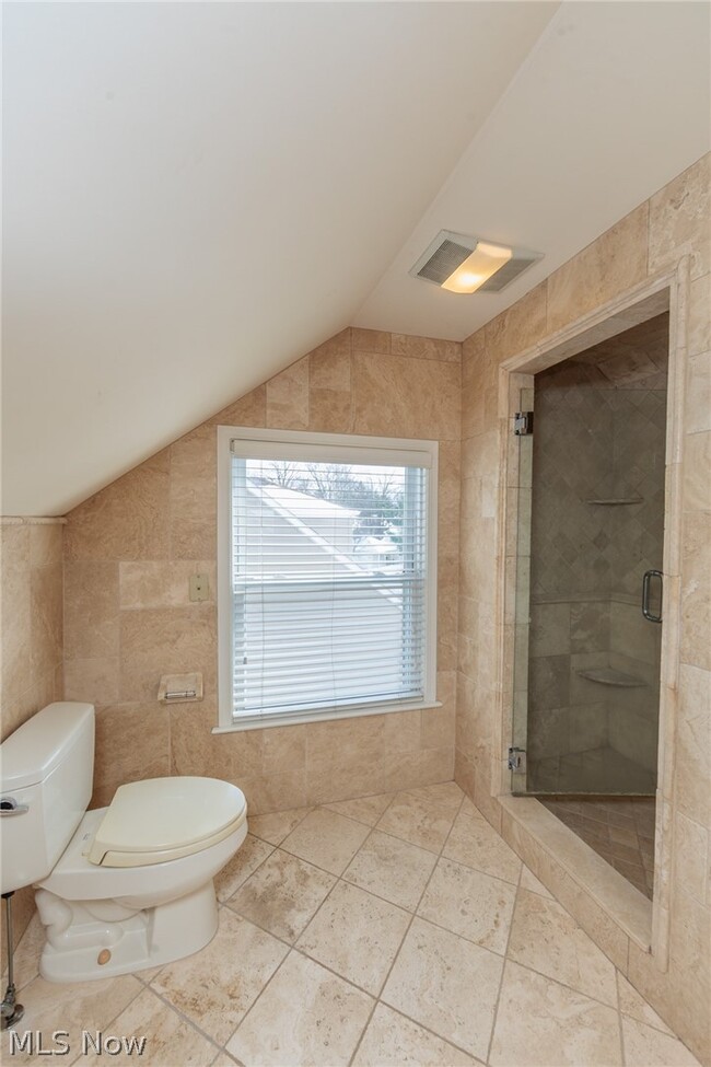 Building Photo - 23915 Glenhill Dr