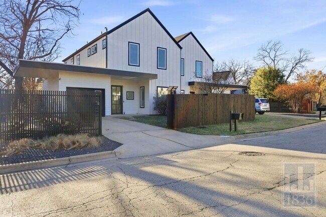 Building Photo - 4701 Sara Dr