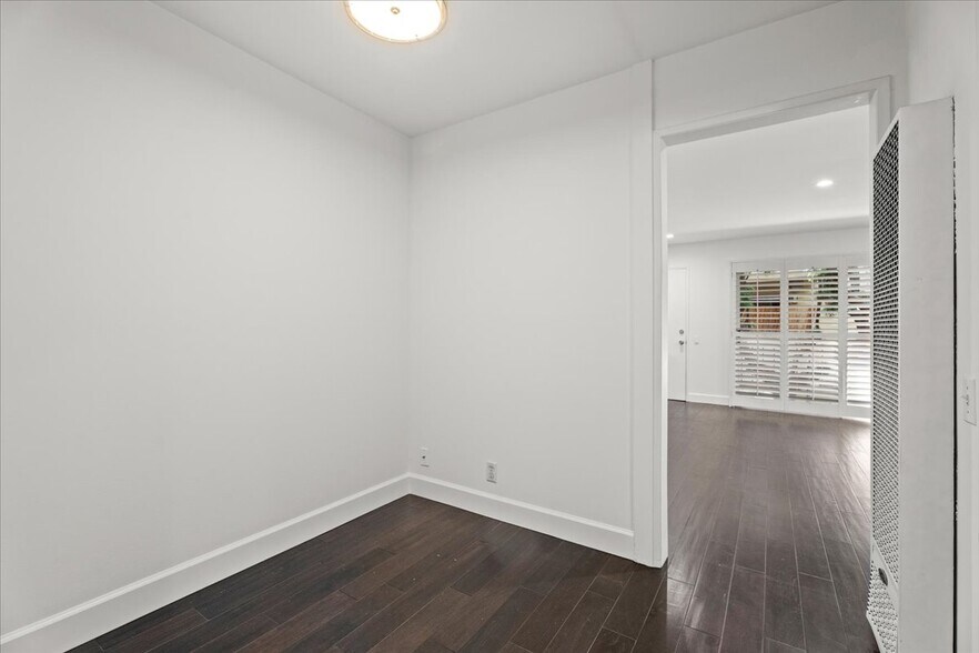 bonus area between living room and bedroom - 2311 4th St