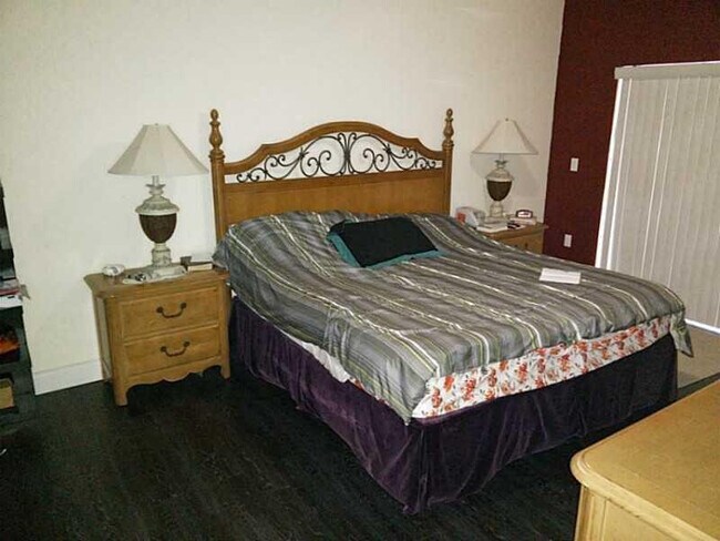 Building Photo - 6936 SW 39th St