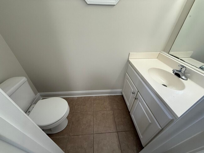 Building Photo - 2803 Hilton Dr