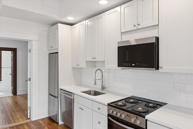 Building Photo - Fall 2026 Pre-Leasing! Freshly Renovated 1 Bed / 1 Bath in Prime Boulder Location – Steps from Pe...