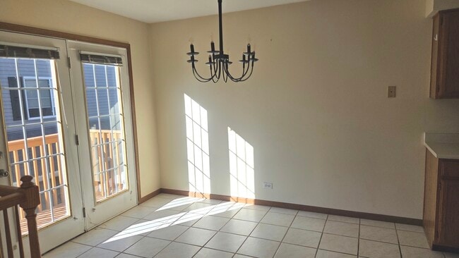 Building Photo - 427 Village Creek Dr