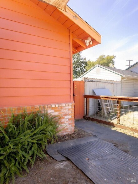 Building Photo - 944 Clover Dr