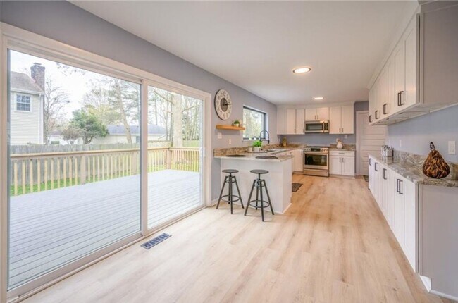 Building Photo - Fully renovated 4BR, 2.5BA home in the highly desired Great Neck Meadows!