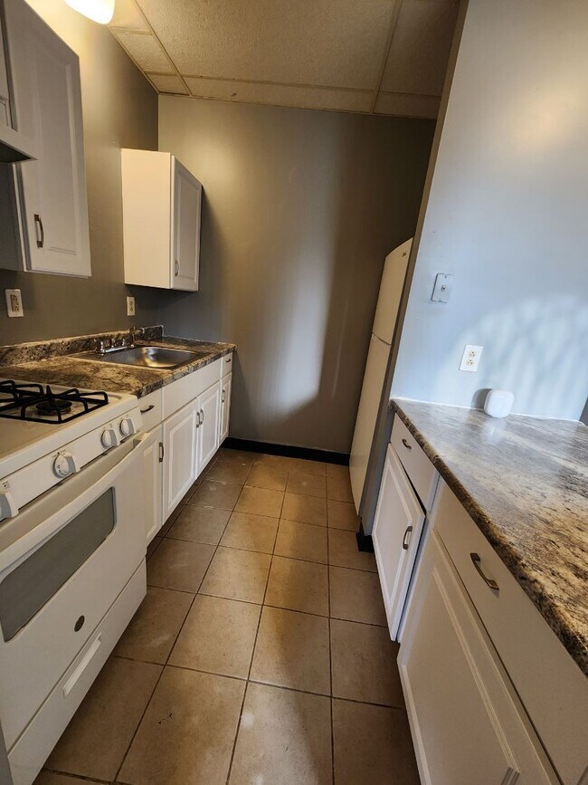 Building Photo - 35 Wood St