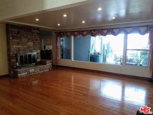 Building Photo - 7720 Cowan Ave