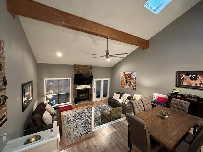Building Photo - 3850 Knollcrest Dr
