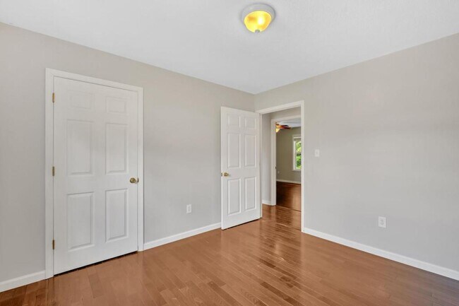 Building Photo - 227 Valley Crest Dr