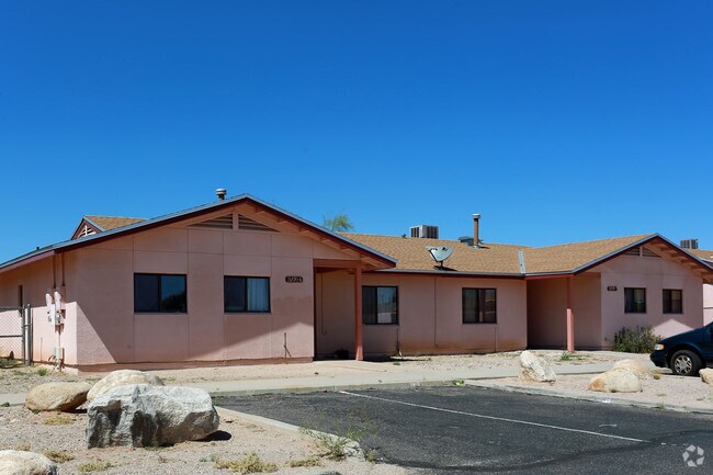 Building Photo - 5770 S Del Moral Blvd